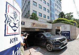 历史首度！韩足协遭警方突袭，数据揭示内部动荡