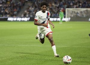 战报：巴黎1-1战平曼联，热身赛状态回暖