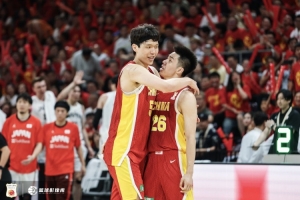 记者：中国男篮第二阶段形势依旧严峻，逐步应对为好