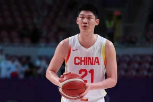 杨毅强调：落后15分末节须全力以赴，把握机会果断投篮，连续得分是关键