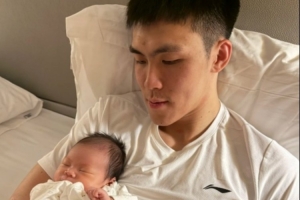为国征战不易！庞峥麟分享与孩子的合影：初次见面，多多指教