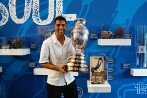 苏牙称MSN当初并肩为巴萨奋战而非个人进球，这使得球队更加强大