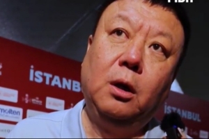 王建军指出：主要问题在于篮板和对抗，队员外线不准源于信心不足