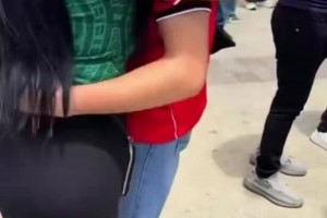 墨西哥女球迷利用糖果引诱亚洲男球迷接吻