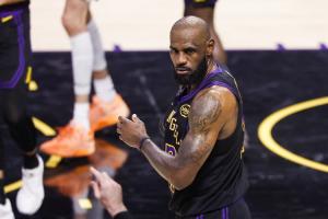 弗莱：詹姆斯留在湖人是最明智的决定，骑士问题太多他难以弥补
