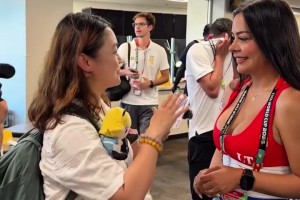 巴拉圭乳神在世界杯大受欢迎，受到许多国家的记者采访