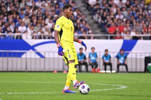 本田圭佑盛赞铃木彩艳：其身体素质如怪物，踢球力度十足