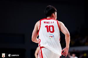 王俊杰表现不佳 全场仅3投1中 得分5分篮板3个助攻1次 伴随3次失误及4次犯规