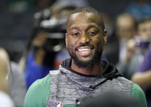 肯巴·沃克对黄蜂球迷表示：NBA将见证众多令人难以置信的交易，唯有信任管理层