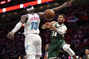 史密斯：字母哥仍属NBA前五球星，与阿德巴约搭档防守堪称统治级