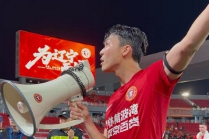 最终，辽宁铁人楠波湾主场以1-5负于山东泰山，结束了之前的连续三场胜利