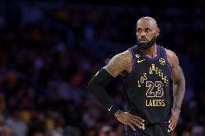 JR：初加盟骑士时职责是防守，在詹姆斯身旁打球变得轻松简单