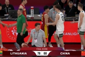 张宇辰手感不佳，中国U17男篮远投火力减弱，陈昱休投篮不佳