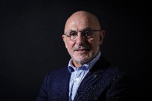 德拉富恩特表示：对梅西再度在决赛封神感到忧虑，其高度已处于另一级别