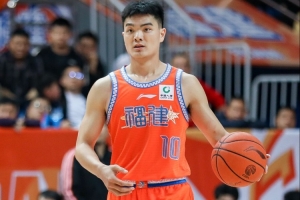 黎伊扬：增强体质 提高防守对抗力度与体能积累 精练投篮技巧