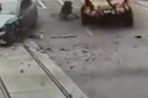 三球赛季车祸瞬间视频