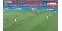 铜梁龙1-0领先铁人，张岩扑球击中张洪福，余望进球得分