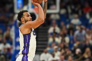 特雷·莱尔斯与森林狼达成一年合约，重返NBA