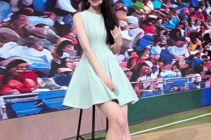 大长腿！NBA美女主持人辰辰也来主持世界杯了