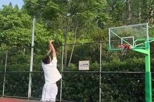 当你面对文班的防守，是不是得这样投篮才能避免被帽？