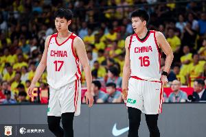 中国男篮外线火力全开，三分球24投11中，命中率高达45.8%