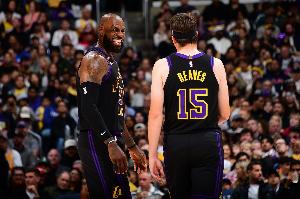 里夫斯是我见过的大学到NBA进步最大的球员，受到LBJ的影响