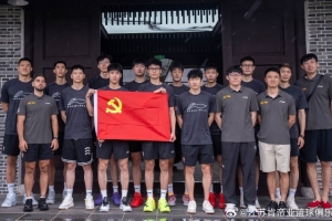 全场狂揽XX分XX板！XXX力压群雄，三项纪录齐飞