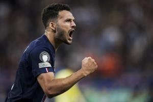 这合理吗？巴黎以8000万欧元签下克瓦拉茨赫利亚，米兰以7400万欧元签下边缘人拉莫斯