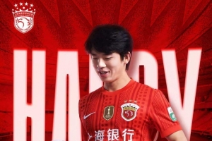 今日是海港足球俱乐部一线队球员鲍世蒙的生日，愿他生日愉快