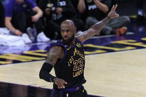 湖记：自由市场开启3小时多，ESPN持续热议詹姆斯