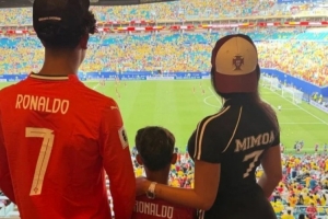 西班牙媒体：乔治娜在世界杯现场为C罗助威并宣传个人服装品牌