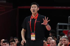 京媒称李楠将接任队史第11位主教练，许利民卸任后获荣誉职位