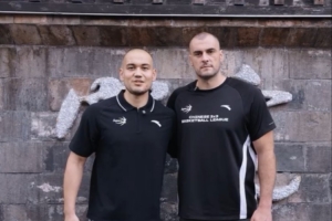 成都衡昌龙马争霸赛期间，赛依丁与尼古拉游览城市文化地标宽窄巷子