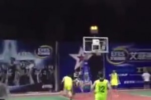 球迷热议：福克斯就应该多看看这个视频