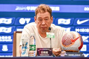 斯卢茨基称：特谢拉明日有望重返阵容，球队伤病状况未完全改善