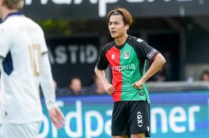 奈梅亨队长佐野航大因转会意向放弃比赛引争议