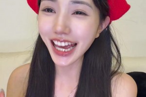 世界杯被淘汰后韩国美女球迷反应：洪明甫你游回来