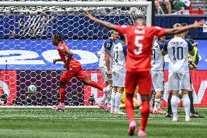瑞士1-0领先波黑！梅米奇解围未顶出远端，曼赞比替补上场射进一球