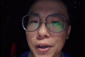解说：达斯蒂·梅担任大学主教练，强调团队篮球和防守重要性
