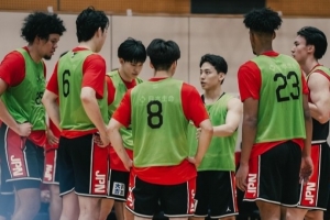 下月与中国男篮的对抗是否进行？日本篮协展示日本男篮训练照片，河村勇辉在列