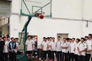 未来可期的篮球小学生，期待他以后能完成他的梦想