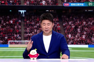董方卓：英雄和英雄互相激励，梅西都戴帽了 C罗能停下脚步吗