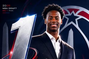 NBA选秀大会：奇才凭借状元签签下AJ·迪班萨，实至名归⭐