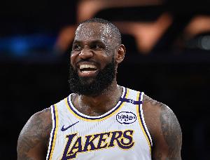 2年8000万!阿里扎称詹姆斯为NBA带来数十亿财富,商业价值被低估