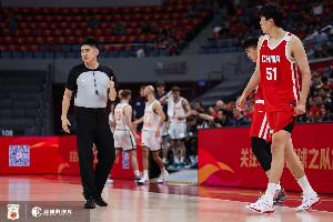 记者：中国男篮需空间、挡拆、快攻转换，但杨瀚森缺乏磨合机会
